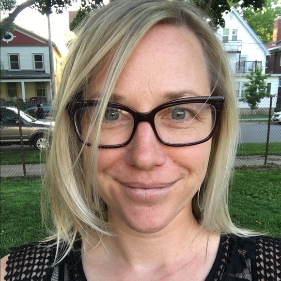 Meet your Posher, Christina - Picture 2 of 2